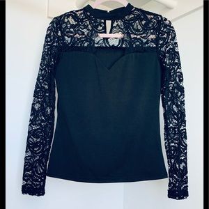 Keyhole Lace Sleeve Top